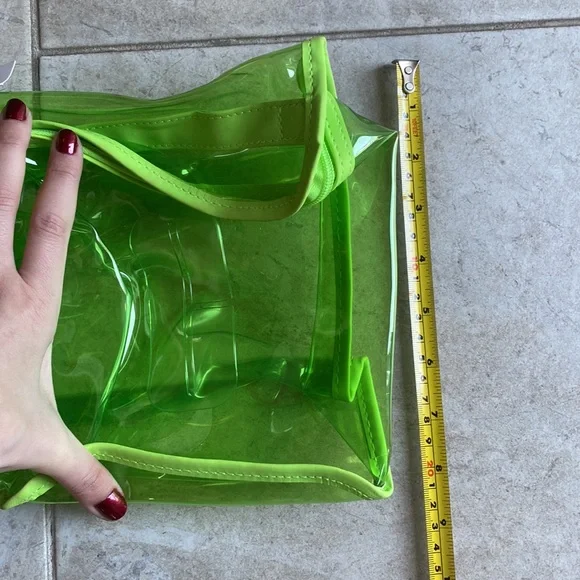 Clinique NWT Neon/Lime Green Cosmetics Bag - Picture 6 of 9